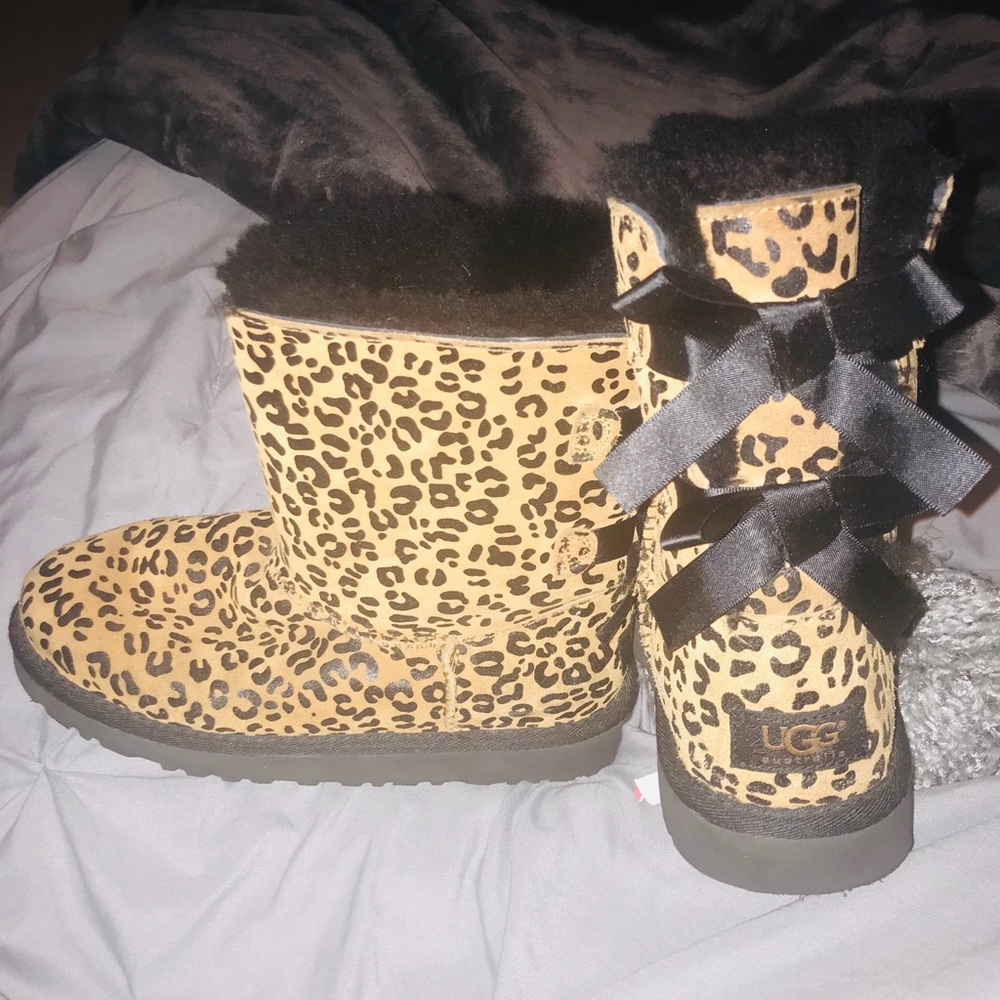 Leopard UGGs kids size 4
